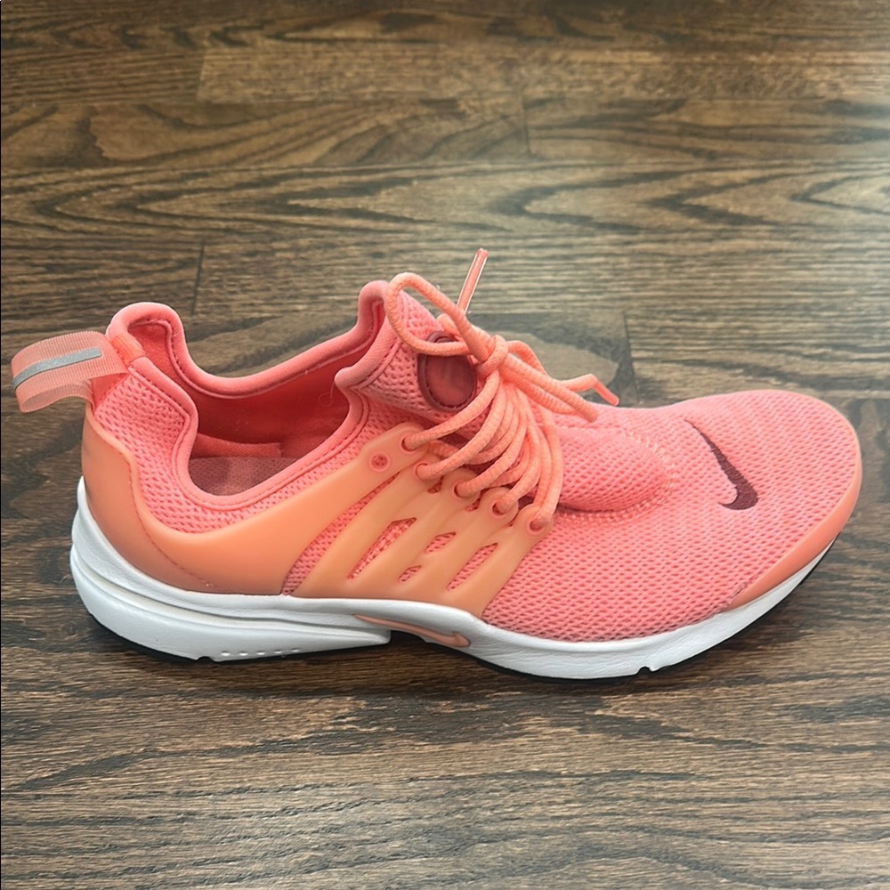 Nike Pink Air Presto Athletic Shoes with Lightweight Mesh and Cushioned Sole